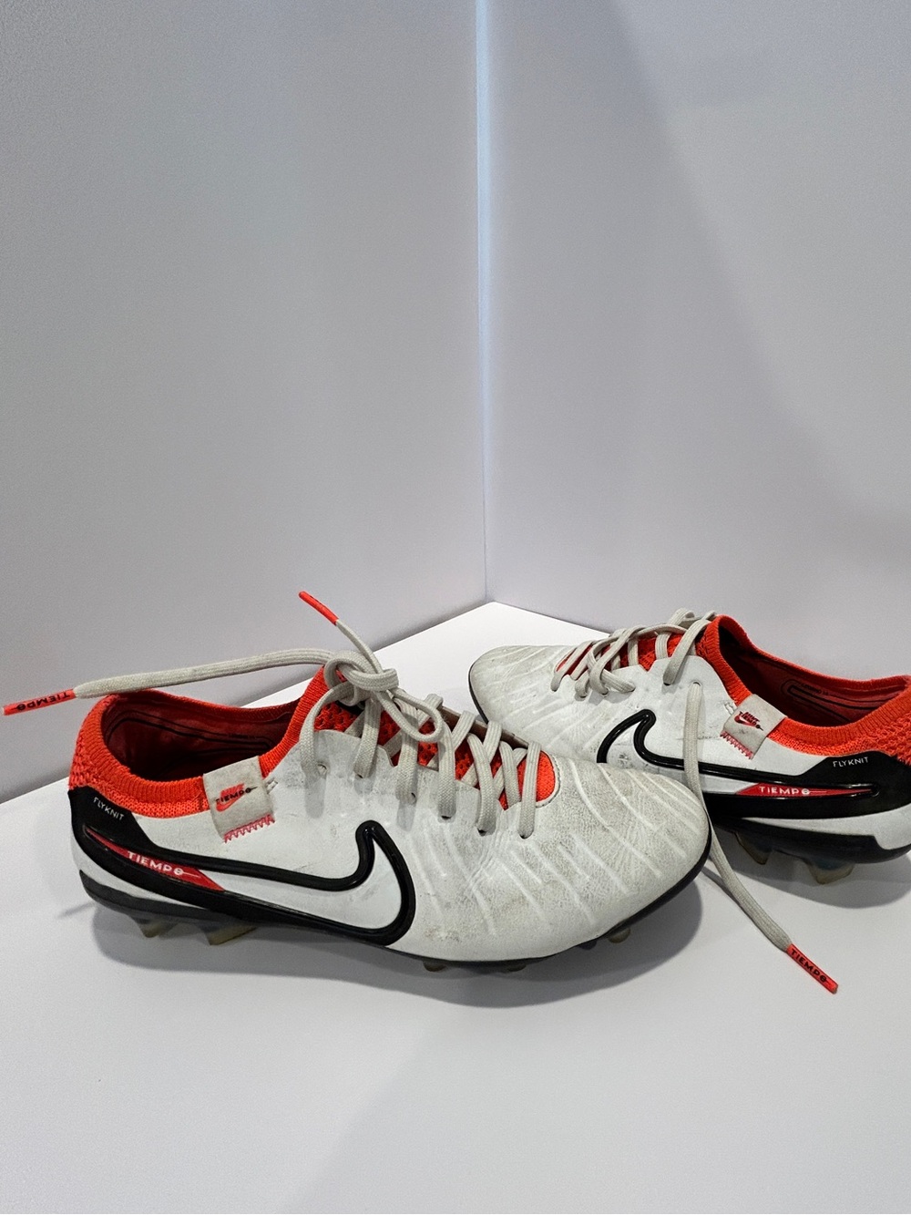 Nike Tiempo Legend 10 Elite FG Soccer Cleats White Crimson Flyknit Men's Size 5